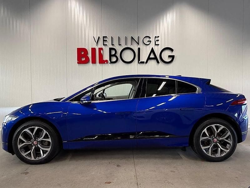 Blå Begagnad 2018 Jaguar I-Pace SUV | 259 500 kr (Marknadspris) - Bild 1/4
