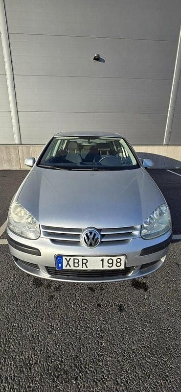 Silver Begagnad 2005 VW Golf IV Trendline Halvkombi | 24 500 kr (Marknadspris) - Bild 1/4