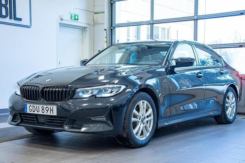 Begagnad BMW 330e Sport Line 184 HK (135 kW) 2020 Svart Sedan