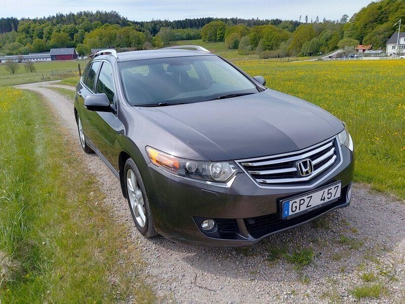 Grå Begagnad 2011 Honda Accord Elegance Kombi | 60 000 kr (Superpris) - Bild 1/4