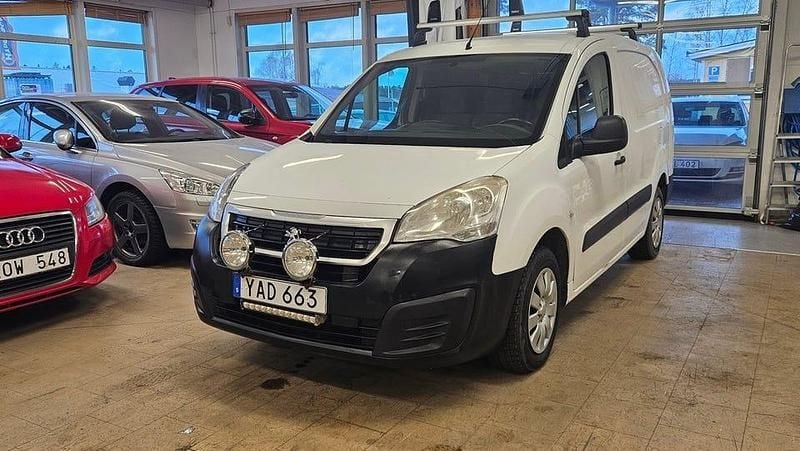 Vit Begagnad 2015 Peugeot Partner Van | 69 900 kr (Marknadspris) - Bild 1/4