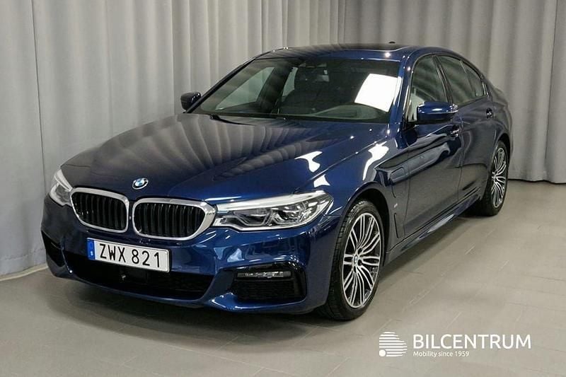 Blå Begagnad 2020 BMW 530e iPerformance Sedan | 335 000 kr (Superpris) - Bild 1/4