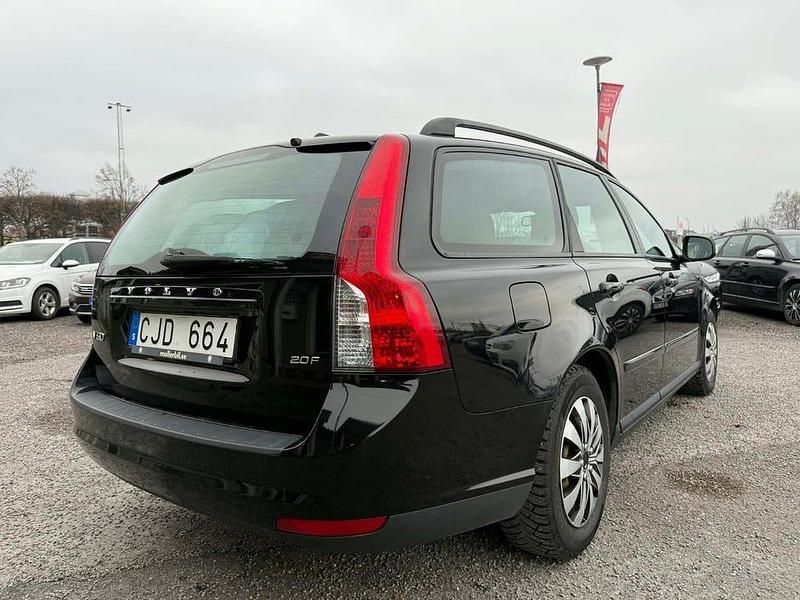 Begagnad Volvo V50 Kinetic 146 HK (107 kW) 2010 Svart Kombi
