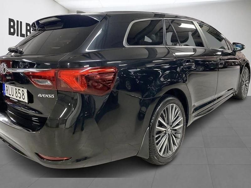 Begagnad Toyota Avensis 147 HK (108 kW) 2017 Svart Kombi