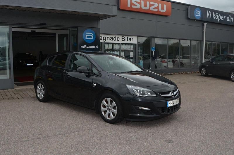 Svart Begagnad 2013 Opel Astra Active Halvkombi | 59 900 kr (Marknadspris) - Bild 1/4