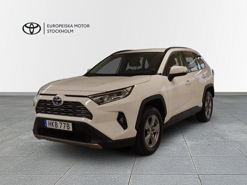 Vit Begagnad 2022 Toyota RAV4 Hybrid Active SUV | 359 900 kr (Marknadspris) - Bild 1/4