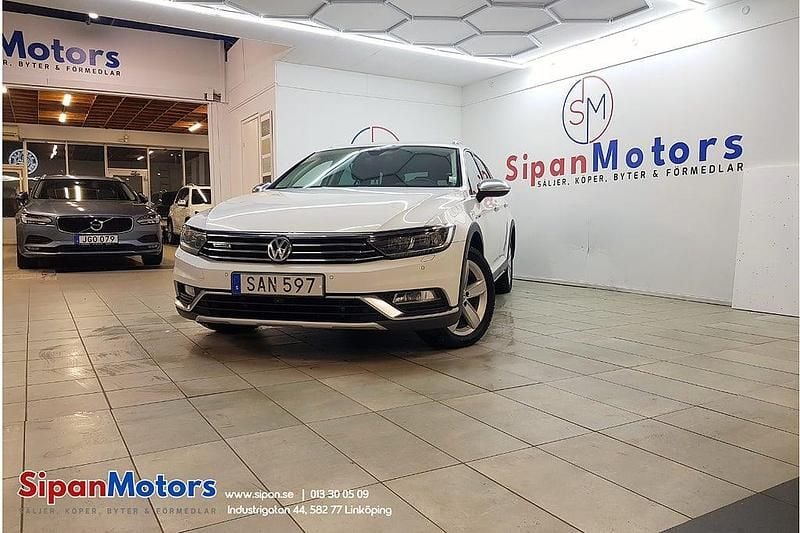 Vit Begagnad 2018 VW Passat Alltrack Kombi | 153 800 kr (Bra pris) - Bild 1/4
