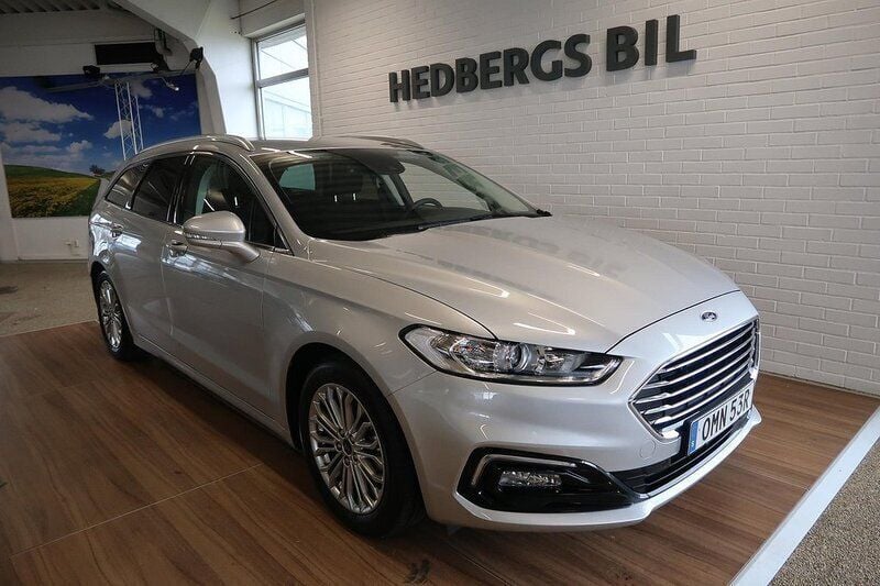 Grå Begagnad 2020 Ford Mondeo Titanium Sedan | 269 900 kr (Dyr) - Bild 1/4
