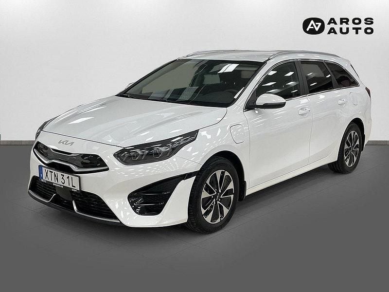 Vit Begagnad 2024 Kia Ceed Sportswagon Kombi | 289 900 kr (Dyr) - Bild 1/4
