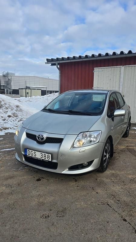 Begagnad Toyota Auris 126 HK (92 kW) 2008 Halvkombi