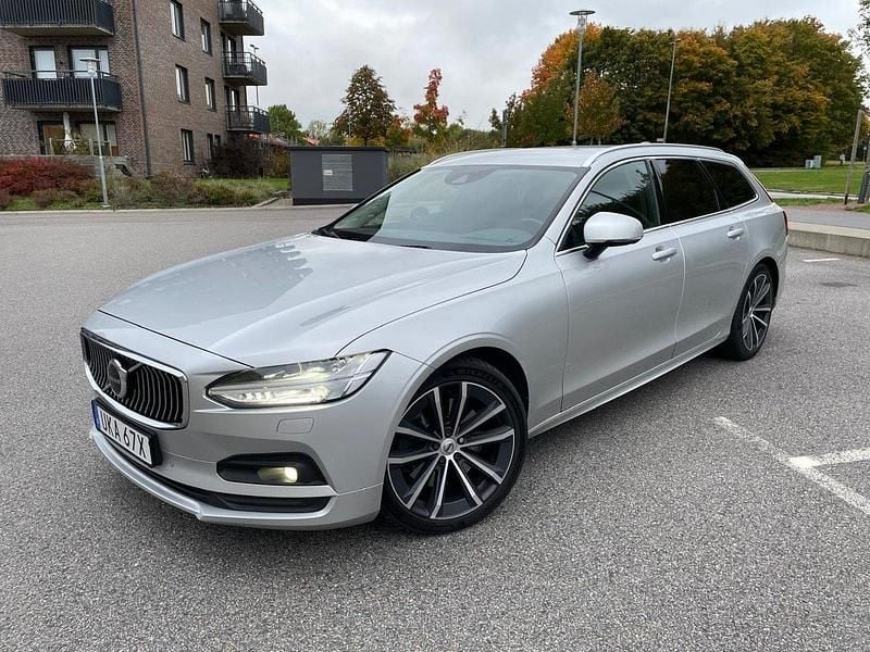 Silver Begagnad 2021 Volvo V90 Kombi | 199 000 kr (Bra pris) - Bild 1/4