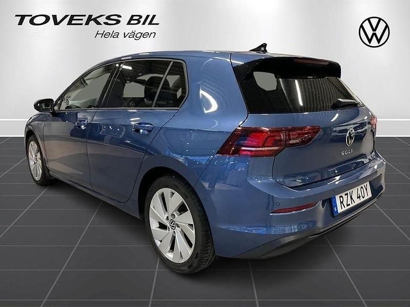 Begagnad VW Golf VIII Life 150 HK (110 kW) 2025 Anemone blue metallic