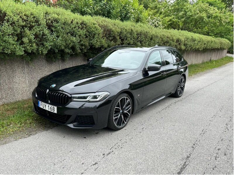 Svart Begagnad 2021 BMW 540 M Sport Kombi | 400 000 kr - Bild 1/4