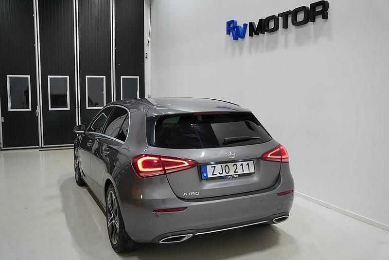 Begagnad Mercedes A180 136 HK (100 kW) 2018 Grå Halvkombi