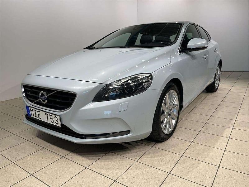 Begagnad 2013 Volvo V40 Halvkombi | 75 000 kr (Bra pris) - Bild 1/4