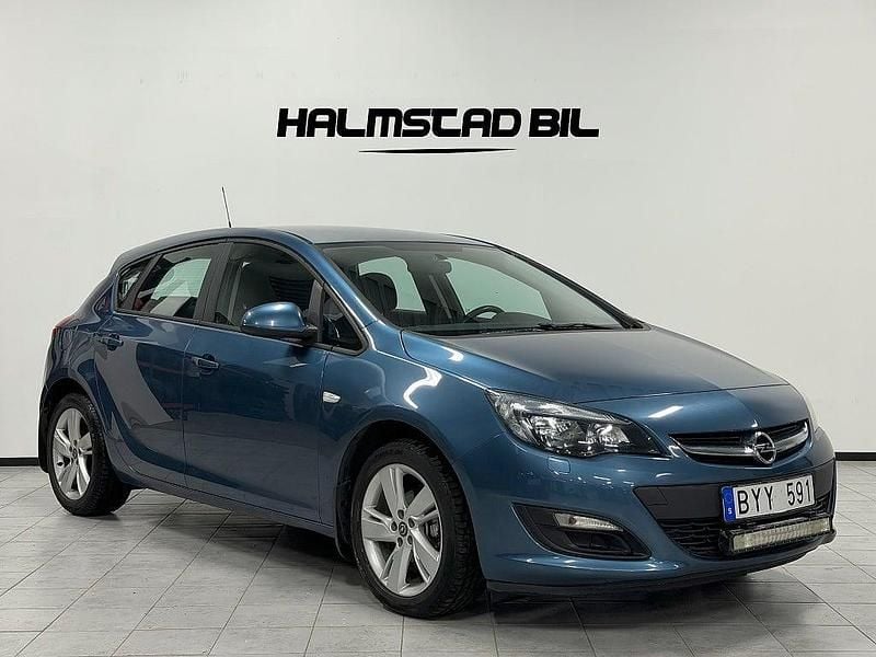 Blå Begagnad 2013 Opel Astra Enjoy Halvkombi | 59 500 kr (Marknadspris) - Bild 1/4