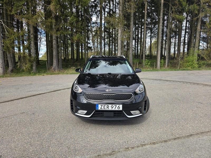 Svart Begagnad 2018 Kia Niro Advance SUV | 159 000 kr (Marknadspris) - Bild 1/4