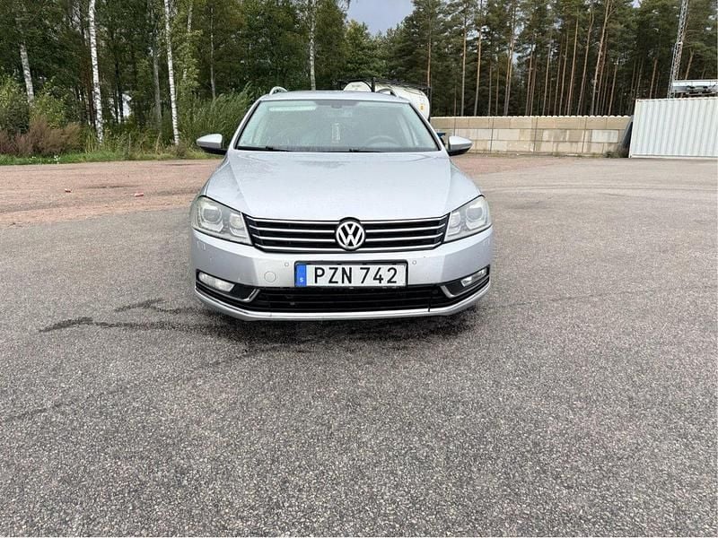 Silver Begagnad 2011 VW Passat GT Kombi | 43 999 kr (Marknadspris) - Bild 1/4