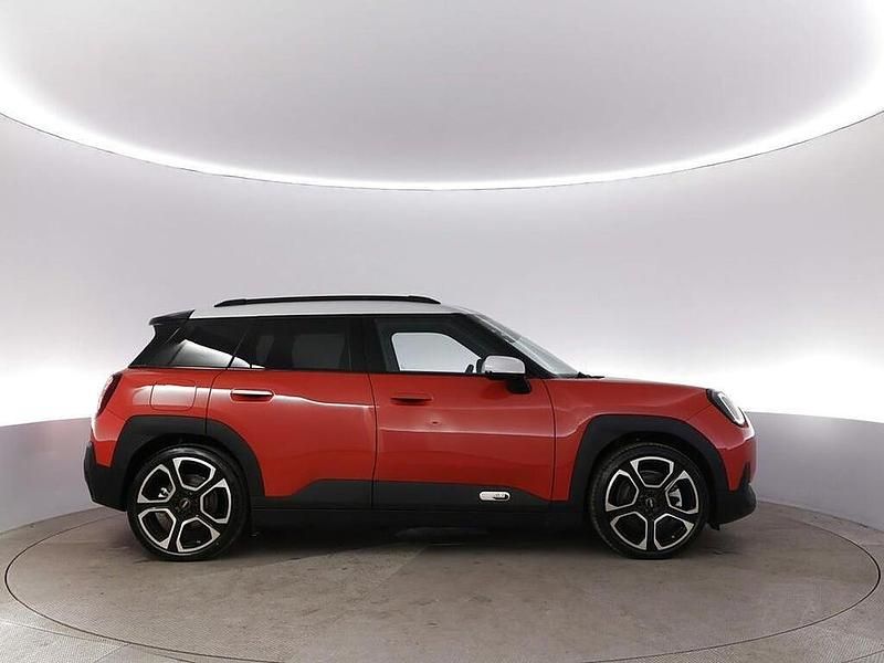 Begagnad Mini Aceman Favoured 161 kW (220 HK) 2024 Röd SUV