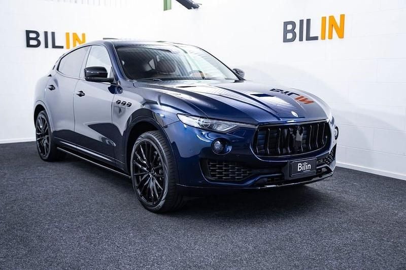 Mörkblå (blå) Begagnad 2017 Maserati Levante SUV | 399 900 kr - Bild 1/4