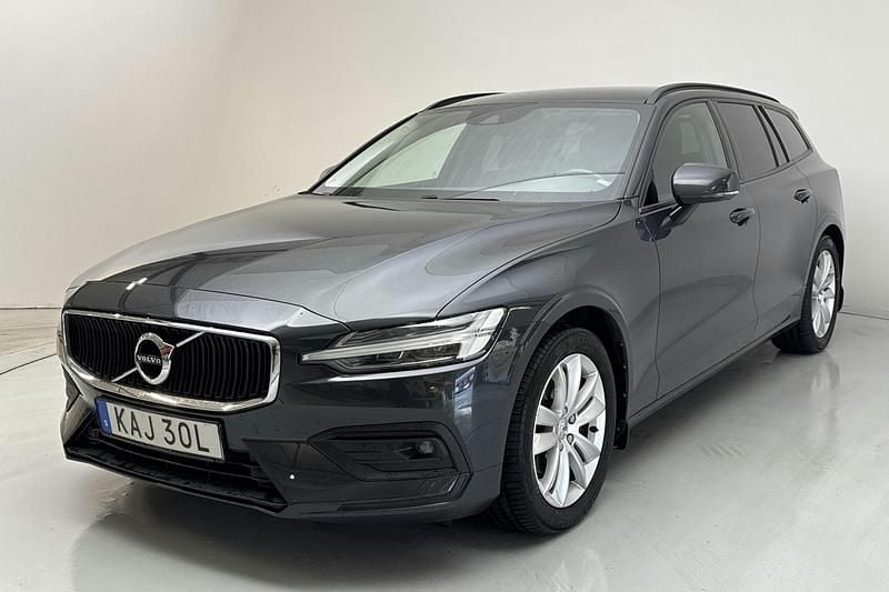 Grå Begagnad 2020 Volvo V60 Momentum Kombi | 246 800 kr (Bra pris) - Bild 1/4
