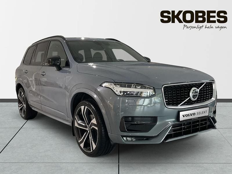 Grå Begagnad 2020 Volvo XC90 R-Design SUV | 494 900 kr (Marknadspris) - Bild 1/3