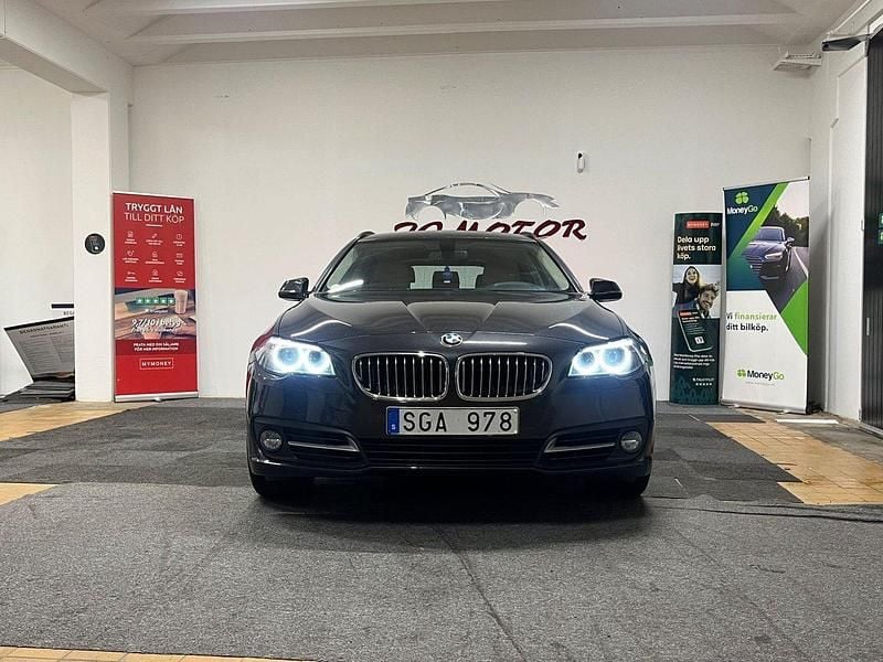 Grå Begagnad 2013 BMW 530 Kombi | 154 900 kr (Marknadspris) - Bild 1/4