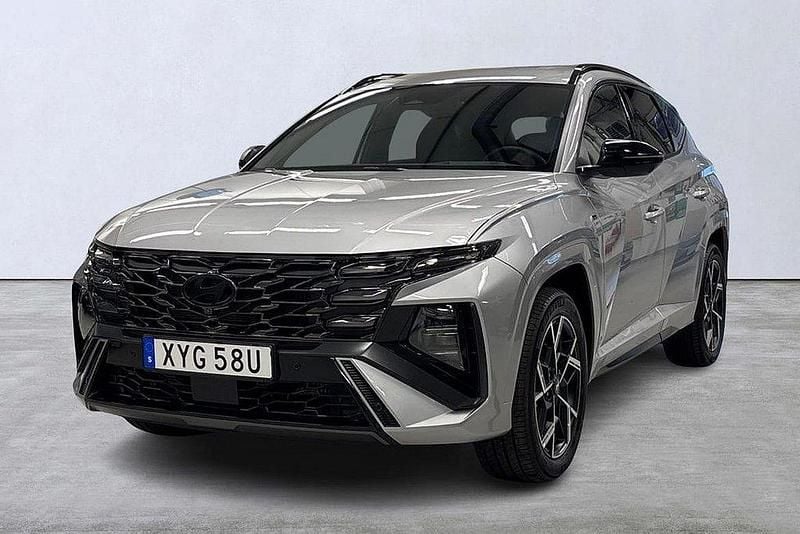 Grå Ny 2024 Hyundai Tucson N Line SUV | 459 900 kr (Marknadspris) - Bild 1/4