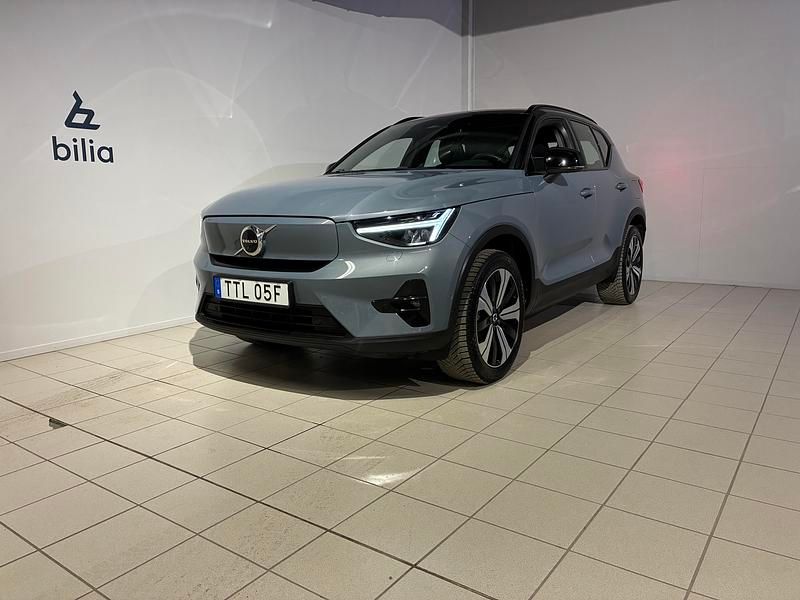 Grå Begagnad 2022 Volvo XC40 Single Motor SUV | 379 900 kr (Dyr) - Bild 1/4