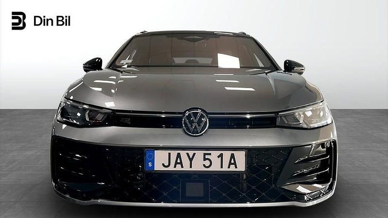 Begagnad VW Passat R-line 177 HK (130 kW) 2024 Grå Kombi