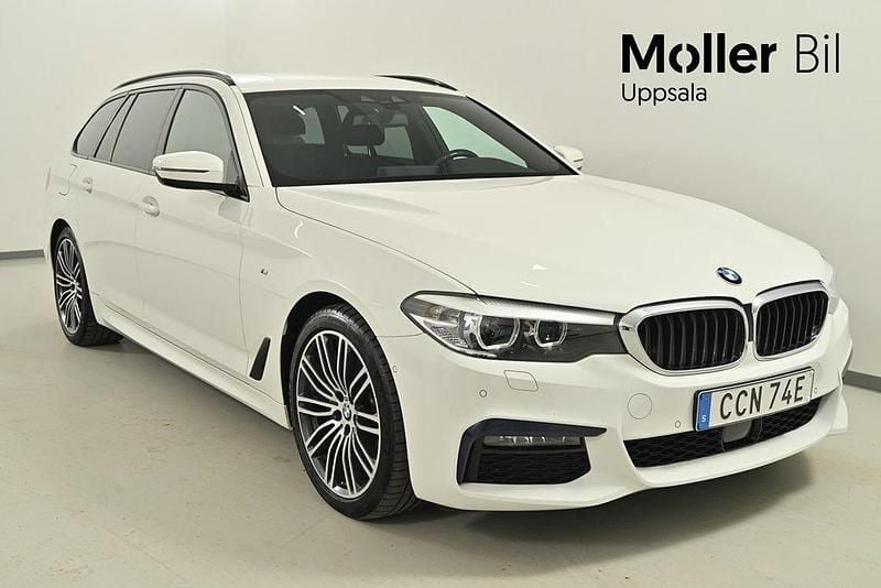 Vit Begagnad 2020 BMW 520 M Sport Kombi | 369 900 kr (Marknadspris) - Bild 1/4