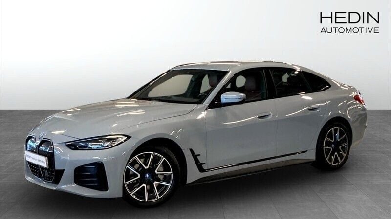 Grå (grey) Begagnad 2023 BMW i4 M Sport Sedan | 428 700 kr (Bra pris) - Bild 1/4