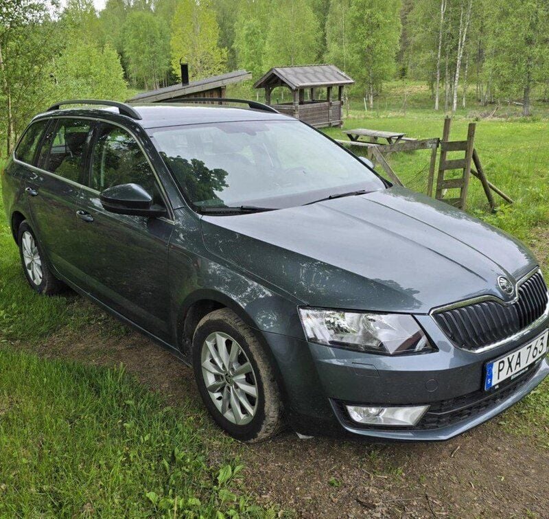 Grå Begagnad 2015 Skoda Octavia Ambition Kombi | 85 000 kr (Superpris) - Bild 1/4