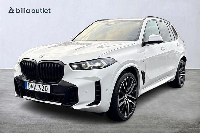 Vit Begagnad 2023 BMW X5 M Sport SUV | 759 900 kr - Bild 1/3