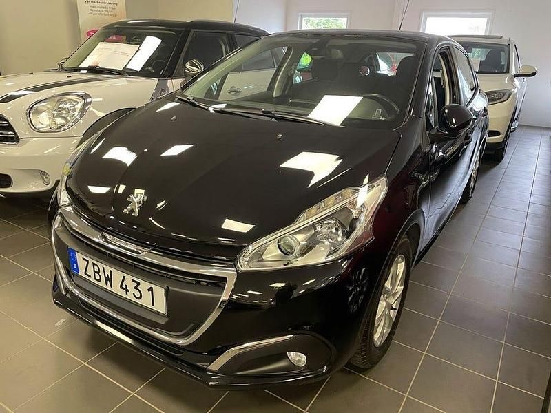 Svart Begagnad 2017 Peugeot 208 Halvkombi | 86 900 kr (Marknadspris) - Bild 1/4