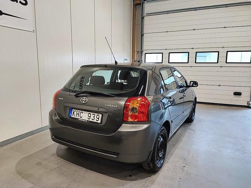 Begagnad Toyota Corolla 110 HK (80 kW) 2006 Grå Halvkombi