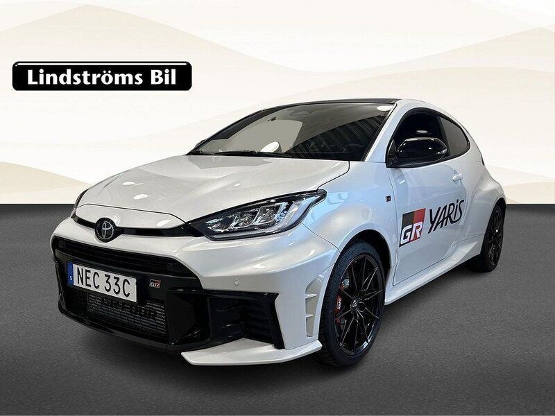 Vit Ny 2024 Toyota Yaris Premium Halvkombi | 599 000 kr (Lite dyr) - Bild 1/3