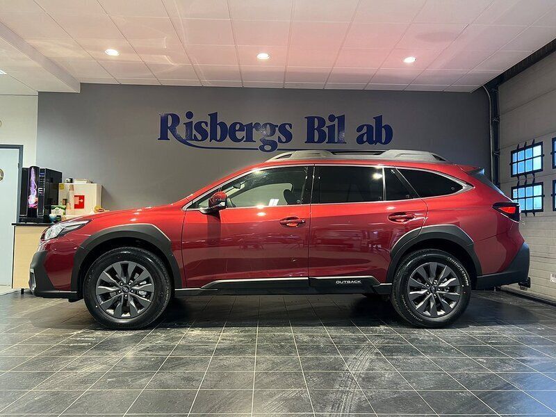 Röd Begagnad 2023 Subaru Outback SUV | 441 600 kr (Marknadspris) - Bild 1/4