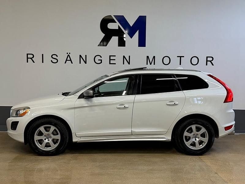 Begagnad Volvo XC60 R-Design 163 HK (119 kW) 2011 Vit SUV