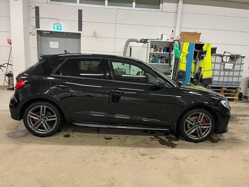 Begagnad Audi A1 Sportback 200 HK (147 kW) 2021 Svart metallic Halvkombi