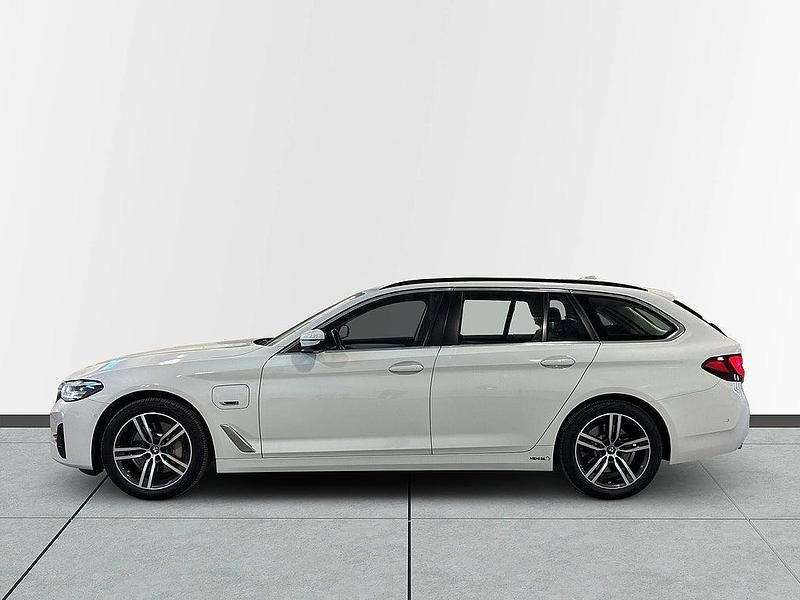 Begagnad BMW 530e 293 HK (215 kW) 2022 Vit Kombi