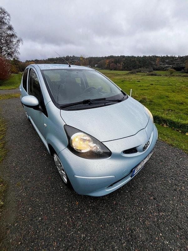 Blå Begagnad 2006 Toyota Aygo Halvkombi | 26 000 kr (Marknadspris) - Bild 1/4