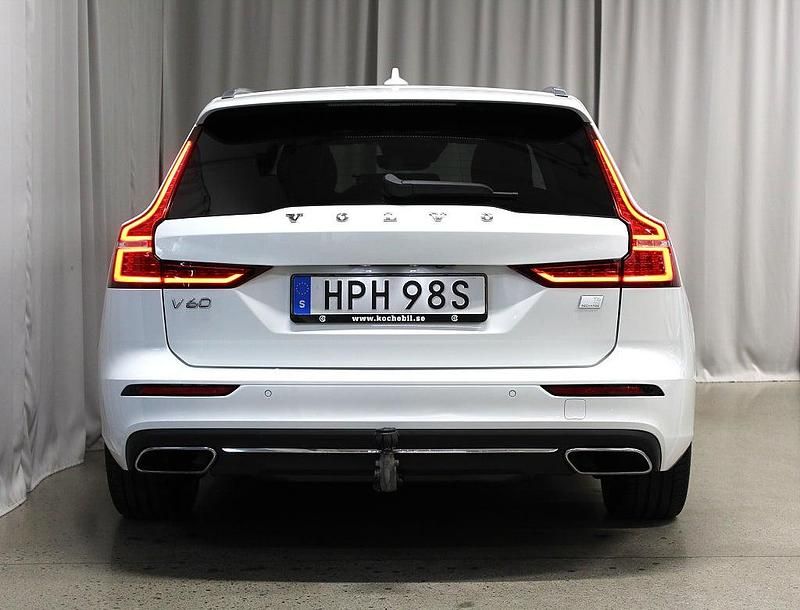 Begagnad Volvo V60 Inscription 253 HK (186 kW) 2021 Vit Kombi