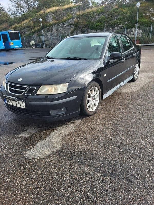 Svart Begagnad 2005 Saab 9-3 Linear Sedan | 15 500 kr (Bra pris) - Bild 1/4
