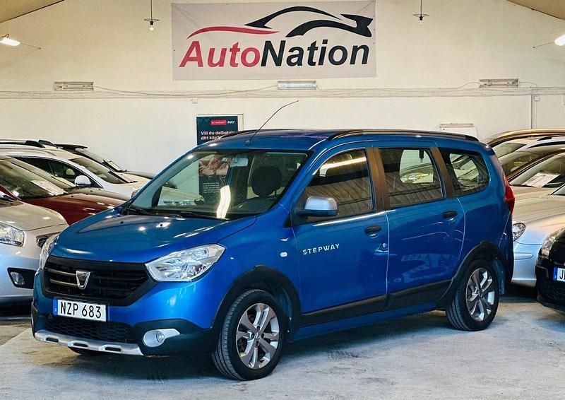 Ljusblå (blå) Begagnad 2016 Dacia Lodgy Stepway Minibuss | 74 900 kr (Marknadspris) - Bild 1/4