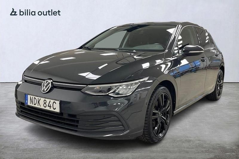 Grå Begagnad 2021 VW Golf VIII Halvkombi | 214 000 kr (Marknadspris) - Bild 1/4