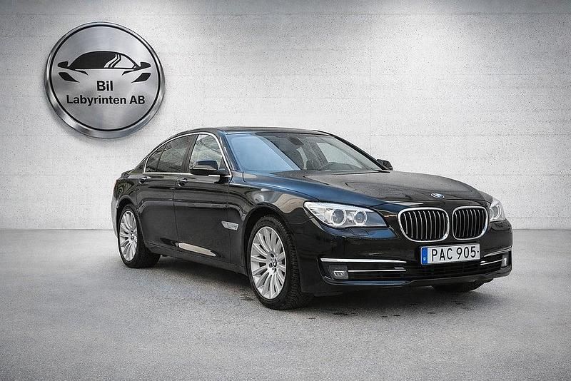 Begagnad BMW 750L 381 HK (280 kW) 2015 Svart Sedan