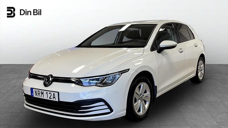Vit Begagnad 2022 VW Golf VIII Life Kombi | 269 000 kr (Marknadspris) - Bild 1/4