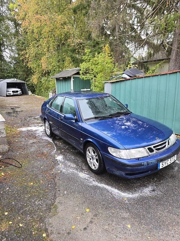 Blå Begagnad 2002 Saab 9-3 Halvkombi | 11 000 kr (Superpris) - Bild 1/4