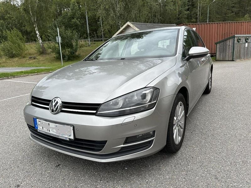 Begagnad 2014 VW Golf VII Halvkombi | 125 000 kr (Marknadspris) - Bild 1/4